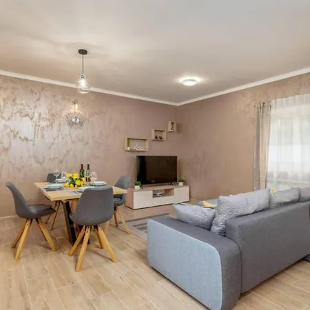 Beautiful Dussich In Novaki Casa vacanze *